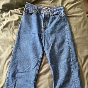 Levi’s Ribcage Straight Ankle jeans- size 29